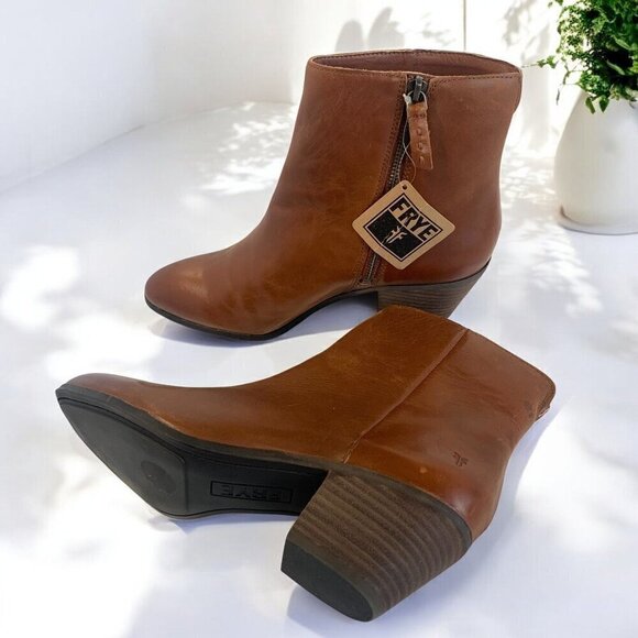 FRYE Megan Ankle Booties Cognac Leather 9M With Stacked Heel & Side Zip Closure - Picture 10 of 13